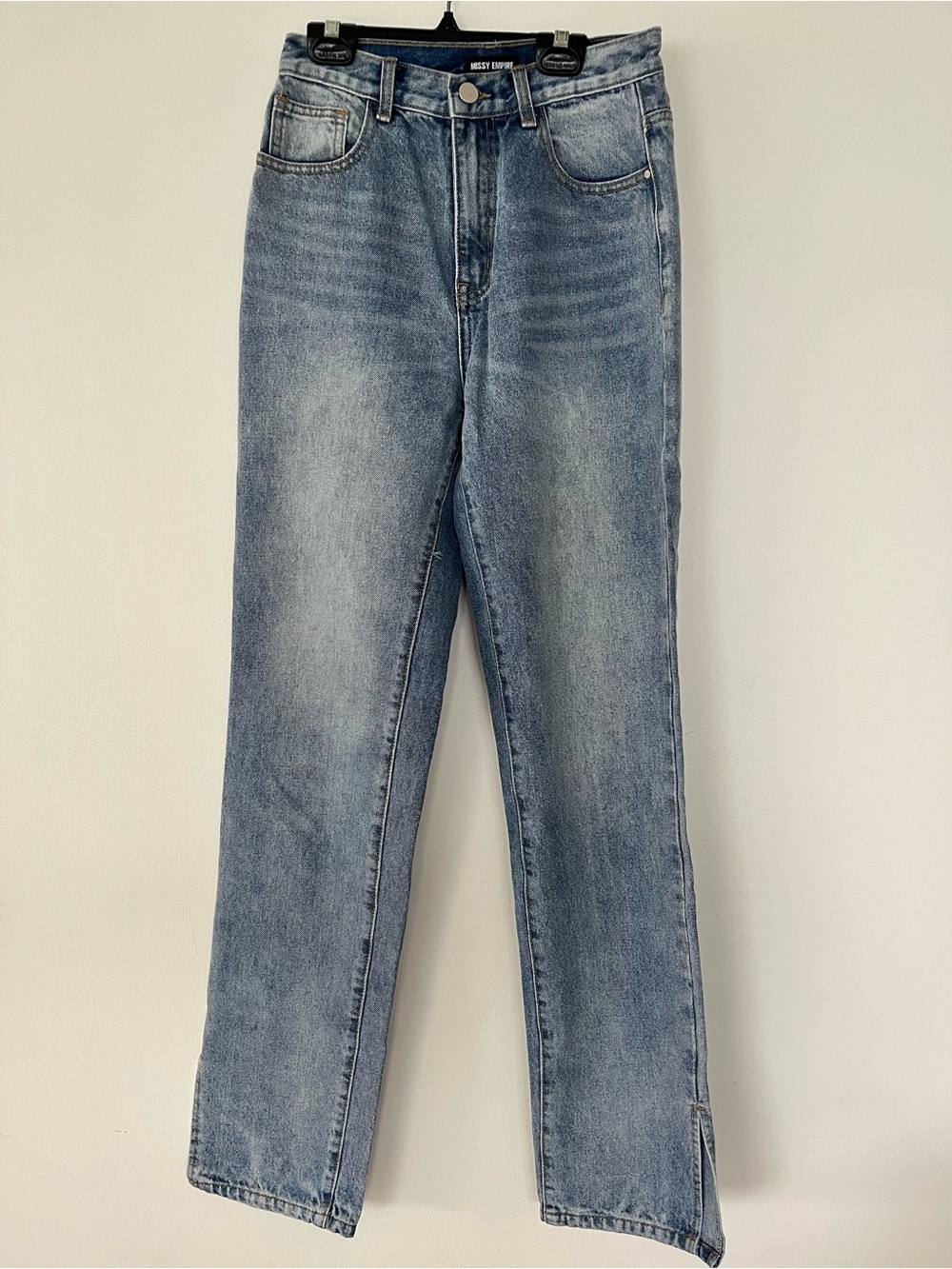 LIKE NEW Trendy women’s light wash Straight Leg Jeans